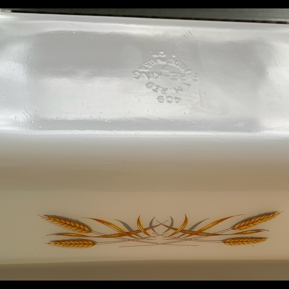 Vintage Fire King Sheaves of Wheat Casserole Dish - Picture 5 of 5